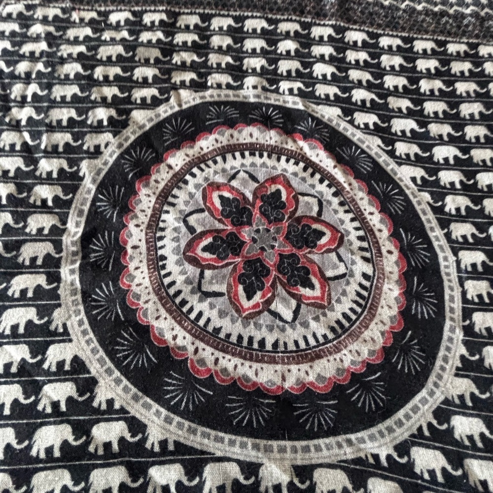 Bohoโ Elephant Print 39x39 Square Scarf Wrap Shawl Festival - Picture 2 of 8